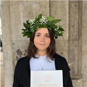 Offro ripetizioni per le scuole medie e di italiano, storia, geografia e inglese per le scuole superiori.